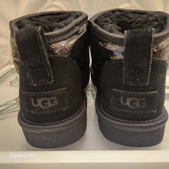 UGG Classic UL Mini Mirror Ball Boots. Black. NIB. Size 6 - Picture 9 of 13